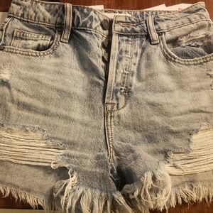 Buckle Hidden denim shorts